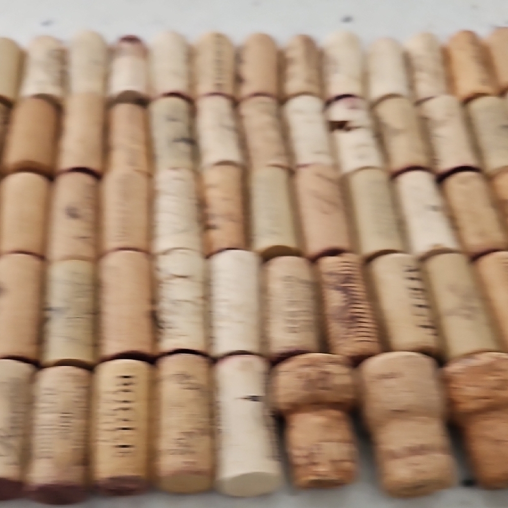 Assorted Wine Corks Collection - Picture 5 of 6